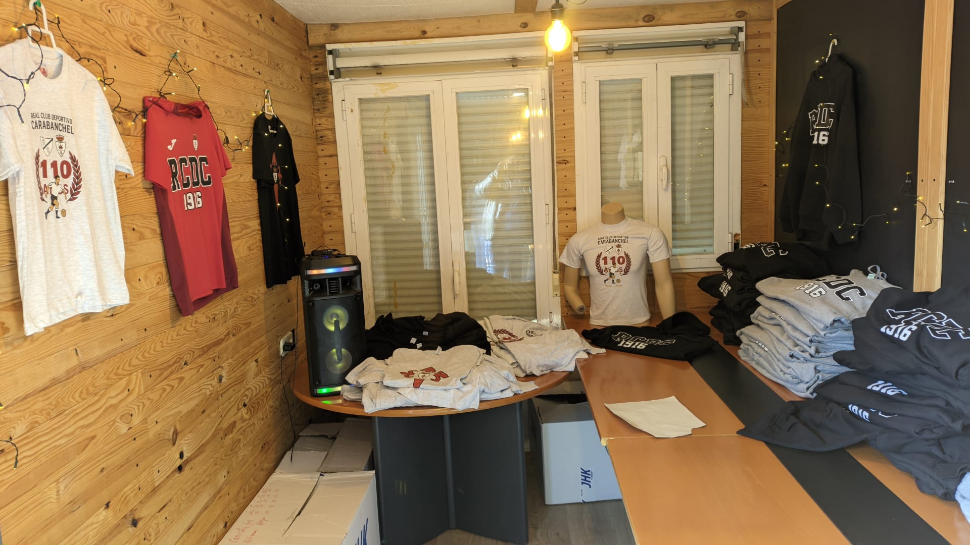 camisetas varias y sudaderas carabanchel