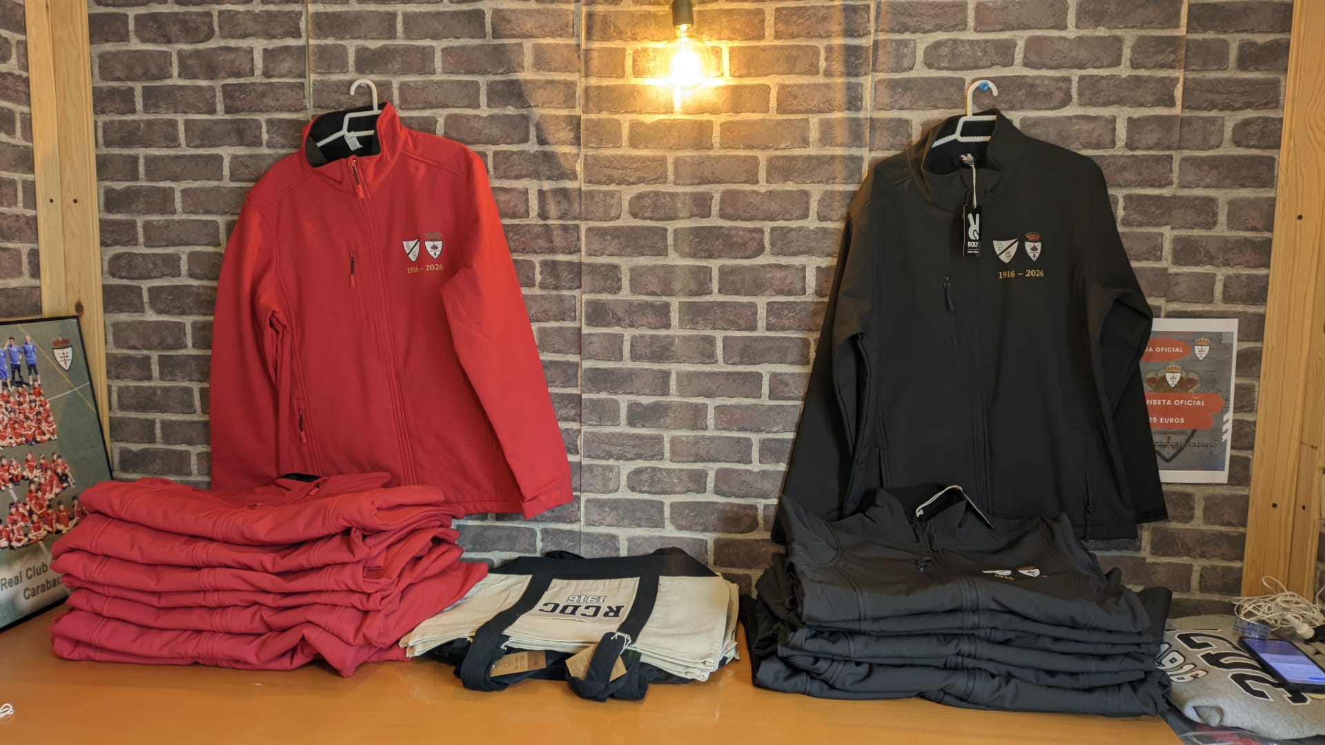 cortavientos y bolsa carabanchel